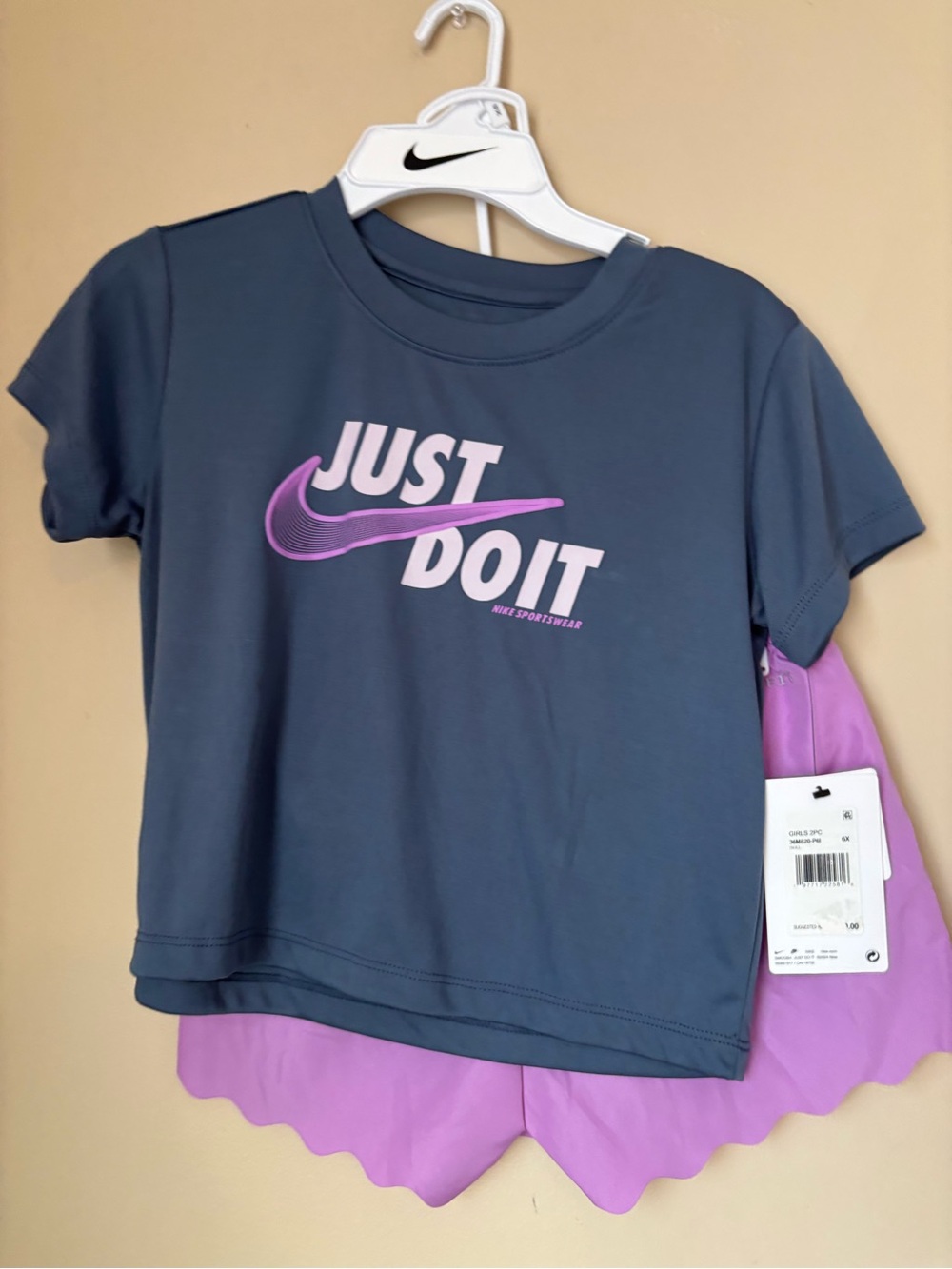 Nike Kids Short Sleeve Tee in Charcoal with Pink Logo
